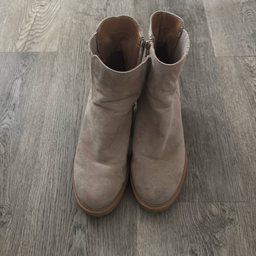 Boots - Picture 2 of 3